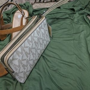 Michael Kors Jet Set Travel Leather Wristlet